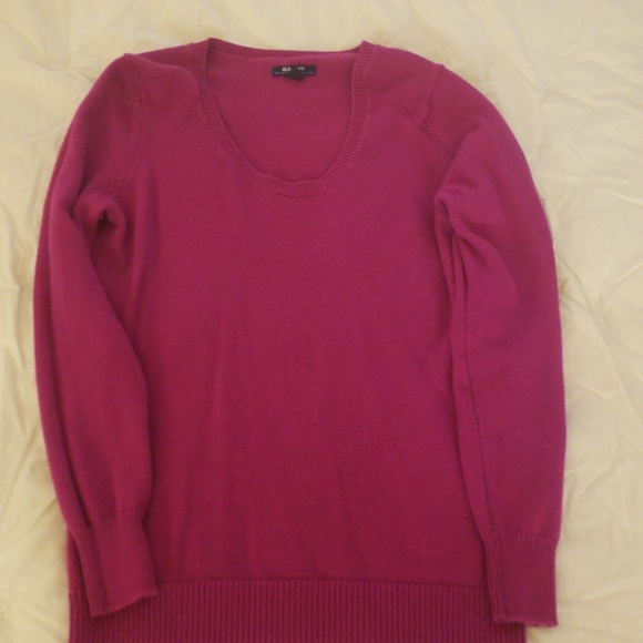 Gently worn sweater - Picture 2 of 4